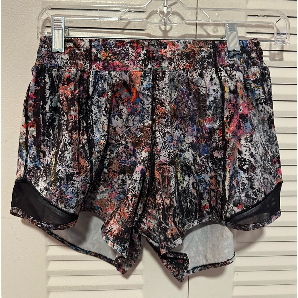 NWT - Lululemon Hotty Hot Short 4” - Tall - Size 4